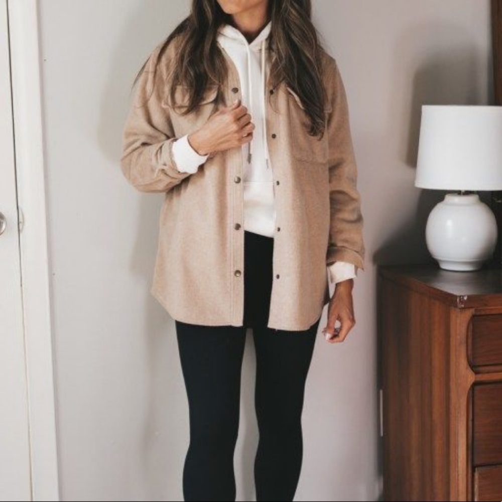 American Eagle Cream Sweatshirt